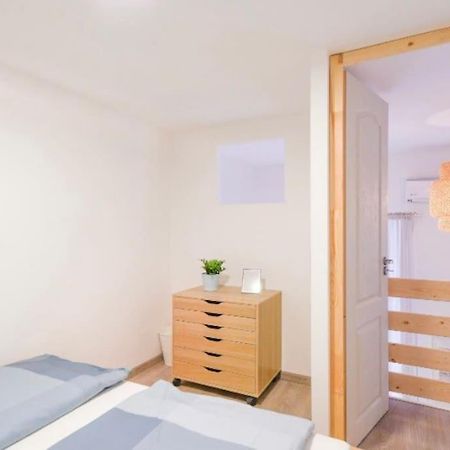 2 Bedroom Flat In Nyar Str., Boutique Budapest Exterior foto