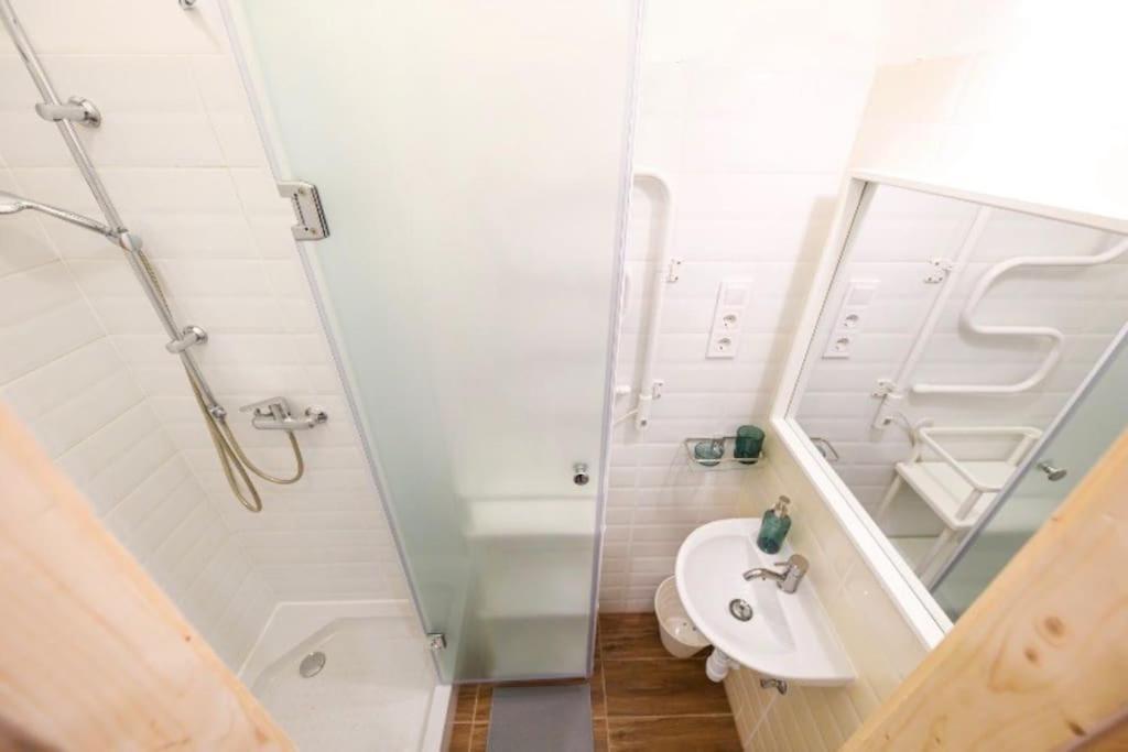 2 Bedroom Flat In Nyar Str., Boutique Budapest Exterior foto