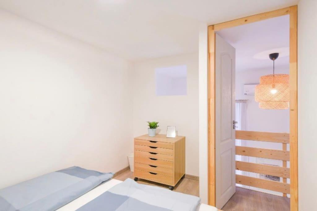 2 Bedroom Flat In Nyar Str., Boutique Budapest Exterior foto